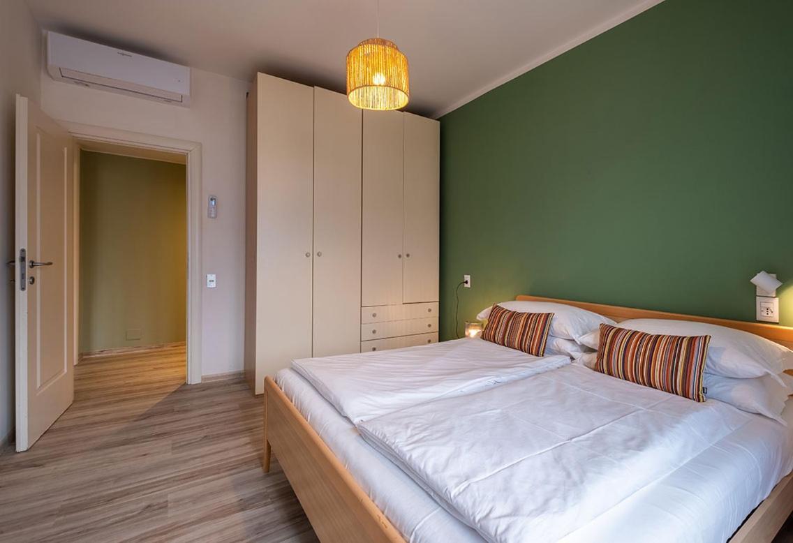 Lake View With Aircon - 5 Minutes From The Beach! 브렌조네 술 가르다 외부 사진
