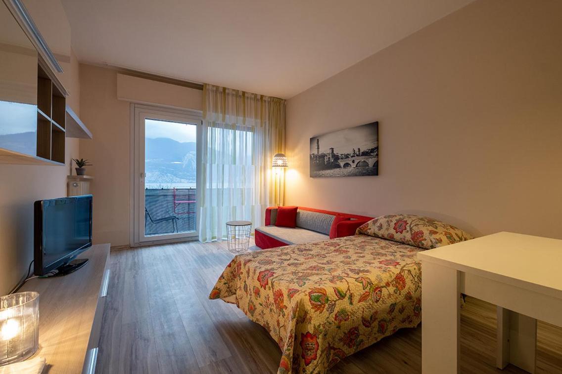 Lake View With Aircon - 5 Minutes From The Beach! 브렌조네 술 가르다 외부 사진