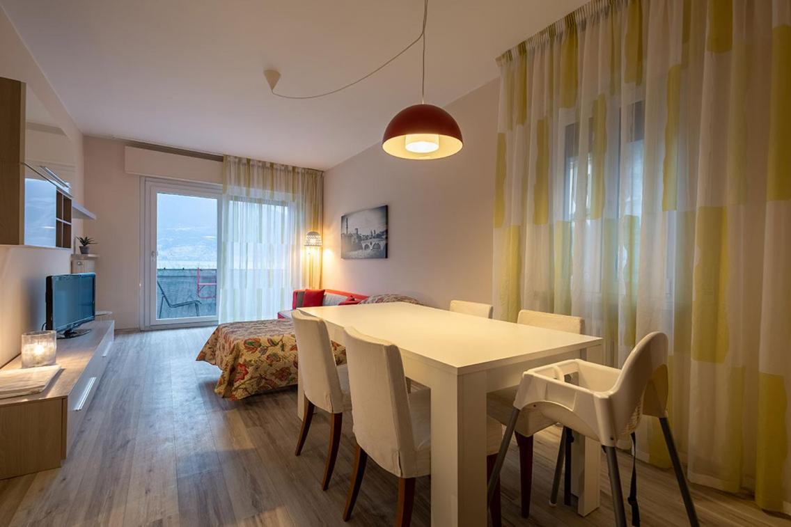Lake View With Aircon - 5 Minutes From The Beach! 브렌조네 술 가르다 외부 사진